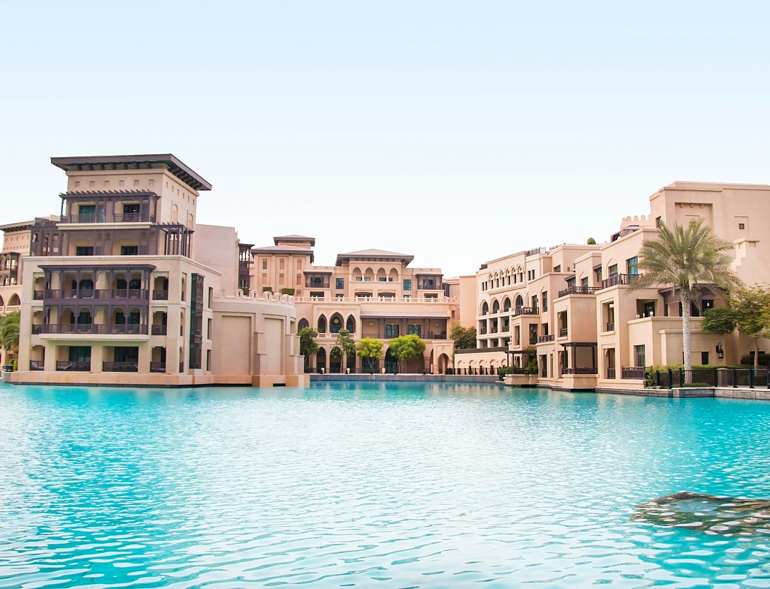 dubai resort pool